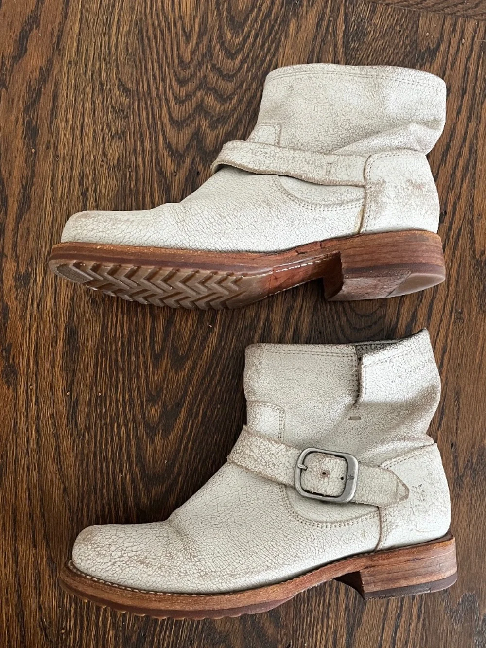 Frye Veronica women's 6 distressed white leather